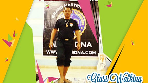 Glass Walking, Jalan di atas Beling itu bukan Demo Kesaktian